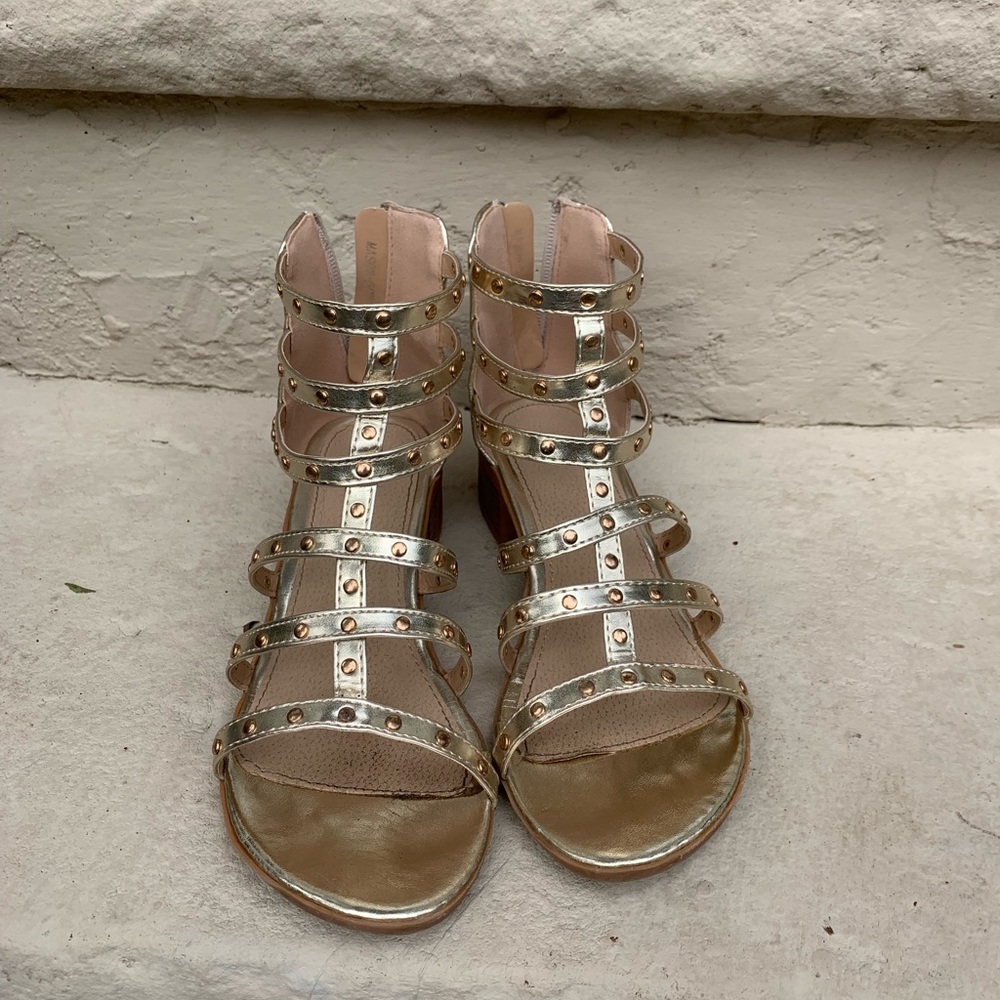 Nicole Miller Size 4 Gold Sandals